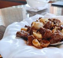Black Pepper Beef Cubes with Red Onion