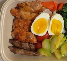 Grilled Chicken and Beef Short Ribs Low-Carbon Energy Bowl