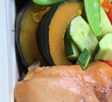 Orleans Chicken Leg with Seasonal Vegetables and Brown Rice