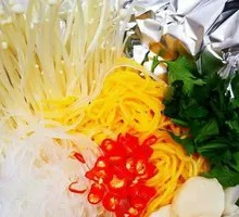 Enoki Mushroom with Clams on Tin Paper Noodles