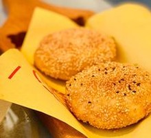 Peking-style Braised Donkey Meat with Flatbread