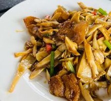 Stir-fried Pork with Chestnut Mushrooms