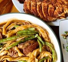 Stewed Pork Ribs with Green Beans and Cornbread Rolls