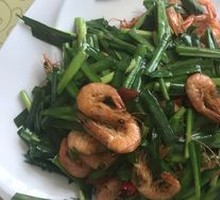 Stir-fried河虾 with leeks