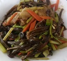 Stir-fried Pork with Chestnut Mushrooms