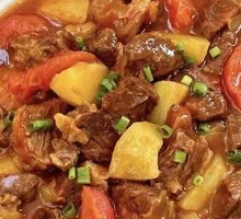 Beef Stew with Potatoes and Tomatoes