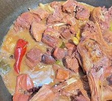 Stewed Goose in Iron Pot