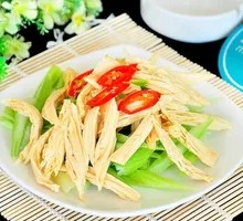 Celery with Yellow Skin Tofu Shreds