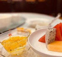 Selected Seasonal Fresh Fruit Platter