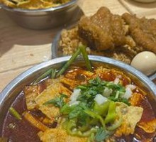 Braised Pig's Feet with Crispy Skin