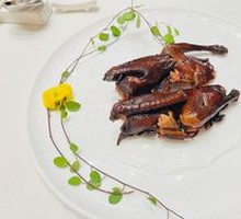 Applewood-smoked Quail with Sauce