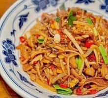 Sour Radish Stir-Fried Pork Tripe Strips
