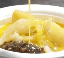 Golden Tide Buddha Jumps Over the Wall