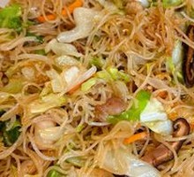 Stir-Fried Rice Noodles with Seafood