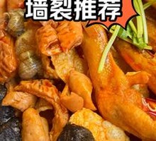 Snail Rice Noodles with Pork Intestines and Duck Feet Hot Pot