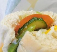 Aromatic Tuna Deluxe Sandwich