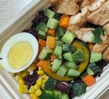 Pan-Seared Chicken Breast with Seasonal Vegetables and Brown Rice