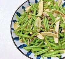 Stir-Fried Pork with Parsley