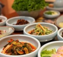 Eight Small Dishes (Free Refill)