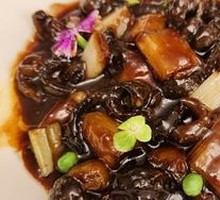 Classic Scallion-Braised Ecological Sea Cucumber