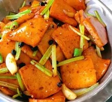 Spicy Pot-Braised Tofu with Leaves