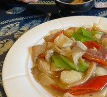 Yun Leg Stew with Mixed Mushrooms