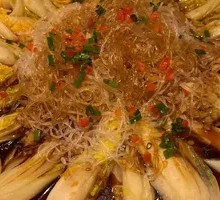 Steamed Baby Bok Choy with Garlic and Rice Noodles