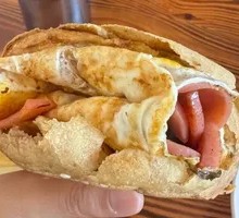 Braised flatbread with sausage and egg