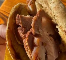 Pork head sandwich in baked flatbread