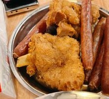 Braised Pig's Feet with Crispy Skin