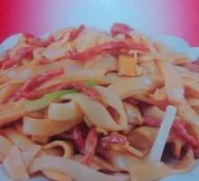 Stir-Fried Rice Noodles with Pork