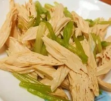 Celery with Yellow Skin Tofu Shreds