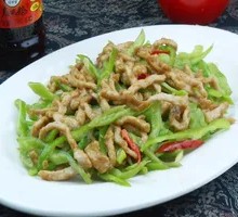 Spicy Pepper and Pork Noodles