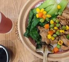 Braised Chicken with Mushrooms in Clay Pot Rice