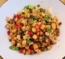 Spicy Beef Stir-Fried Noodles