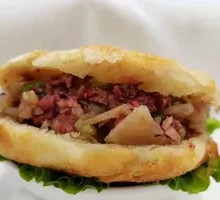 Braised pork with flatbread