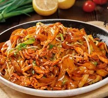 Stir-Fried Rice Noodles with Pork
