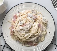 Creamy Mushroom Bacon Pasta