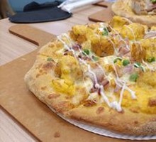Golden Salted Egg Yolk Chicken Pizza
