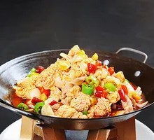 Stewed Fish Offal in Clay Pot