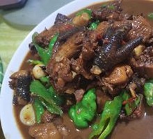 Stir-Fried Chicken in Iron Pot