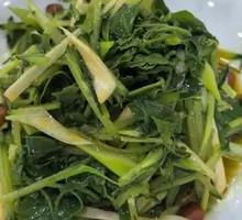 Spicy Pepper Shoots Salad