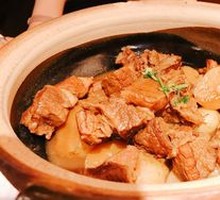 Braised Beef Brisket with Small Potatoes