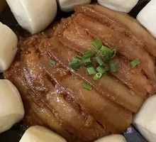 Steamed Pork Dumplings with Rice Noodles