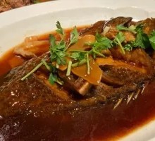 Giant Grouper with Dragon胆 Herb