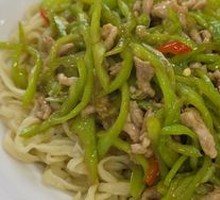 Spicy Pepper and Pork Noodles
