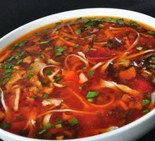 Sour Soup Noodles with Meat Sauce