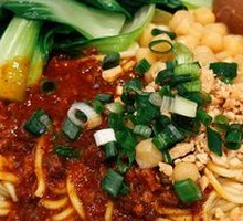 Spicy Pork Sauce Noodles with Peas