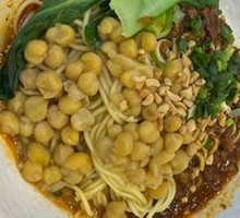 Spicy Pork Sauce Noodles with Peas