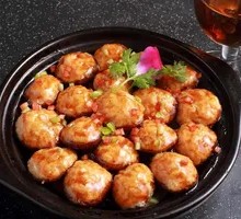 Braised Pork Meatballs in Clay Pot